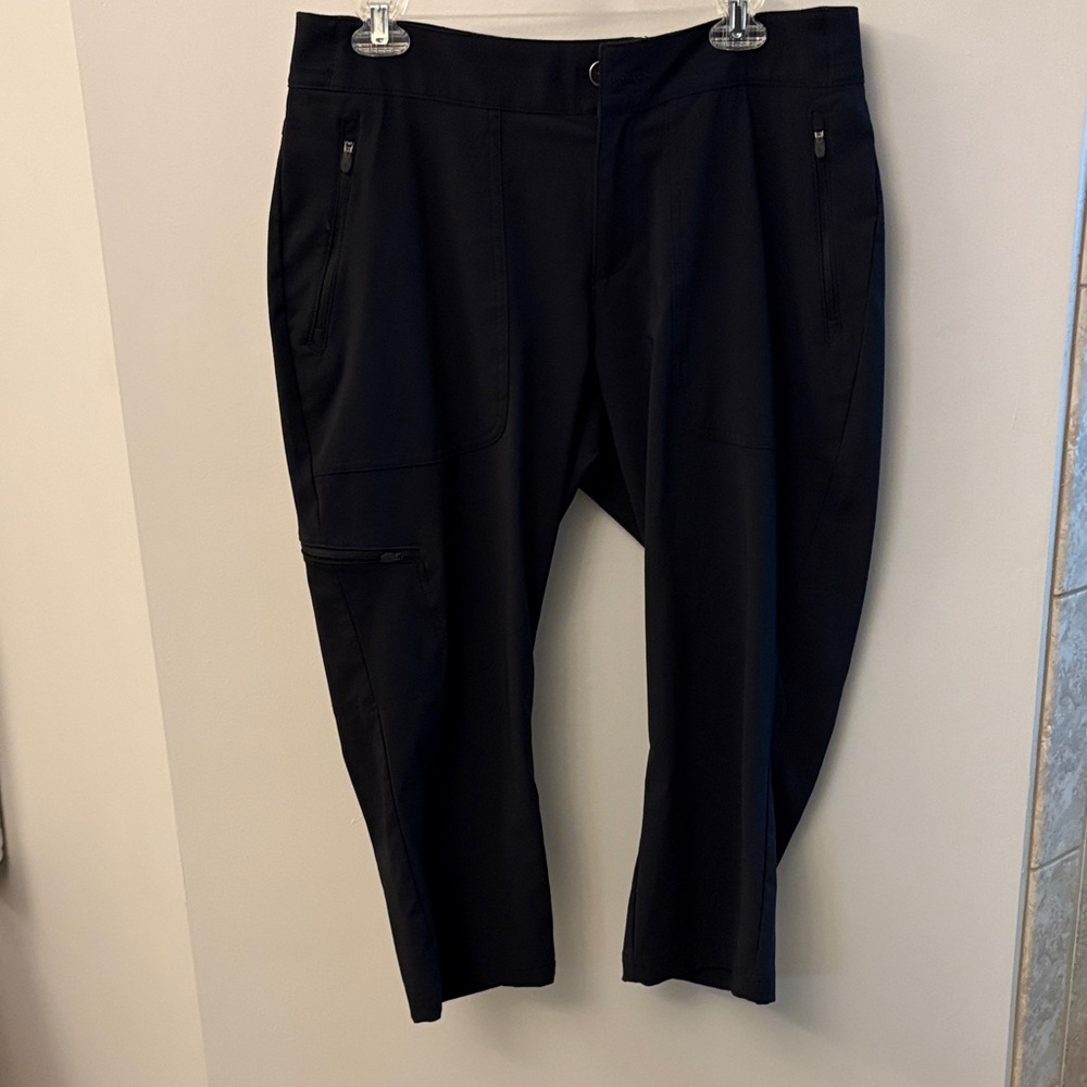 Women’s Black Capri Pants from Columbia. Size 12
